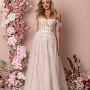 Madi Lane Kyrie, Ivory, Lined bust, Size 16 NWT